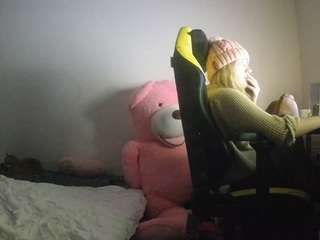 voyeurcam-sexy-little-ana-01