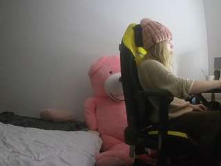 voyeurcam-sexy-little-ana-01