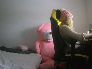 voyeurcam-sexy-little-ana-01