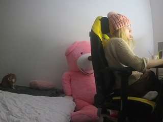 voyeurcam-sexy-little-ana-01