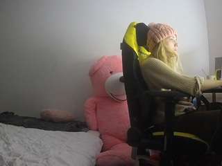 voyeurcam-sexy-little-ana-01