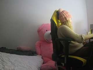 voyeurcam-sexy-little-ana-01