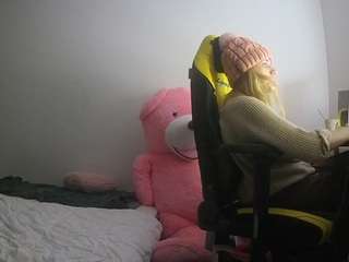 voyeurcam-sexy-little-ana-01