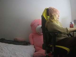 voyeurcam-sexy-little-ana-01