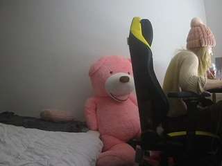 voyeurcam-sexy-little-ana-01