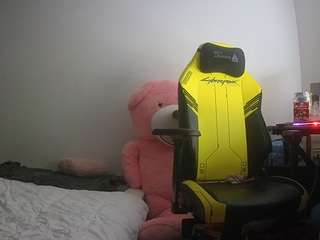 voyeurcam-sexy-little-ana-01