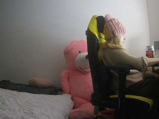 voyeurcam-sexy-little-ana-01