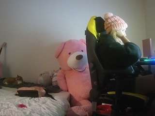 voyeurcam-sexy-little-ana-01 live cam profile