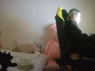 voyeurcam-sexy-little-ana-01