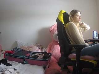 voyeurcam-sexy-little-ana-01