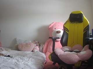 voyeurcam-sexy-little-ana-01