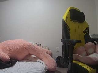 voyeurcam-sexy-little-ana-01's CamSoda show and profile