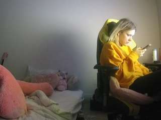 voyeurcam-sexy-little-ana-01