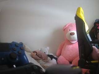 voyeurcam-sexy-little-ana-01