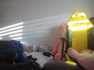 voyeurcam-sexy-little-ana-01