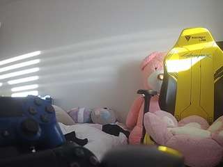 voyeurcam-sexy-little-ana-01