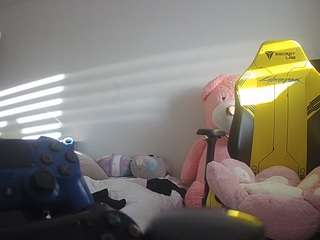 voyeurcam-sexy-little-ana-01