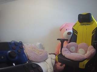 voyeurcam-sexy-little-ana-01