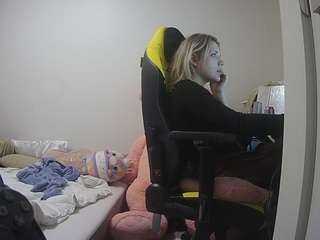 voyeurcam-sexy-little-ana-01