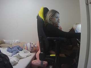 voyeurcam-sexy-little-ana-01