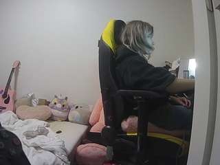 voyeurcam-sexy-little-ana-01