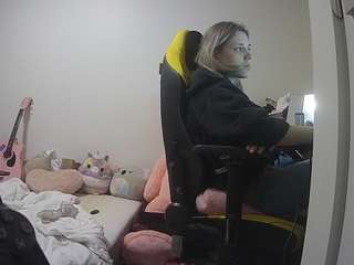 voyeurcam-sexy-little-ana-01