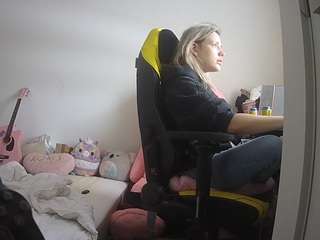 voyeurcam-sexy-little-ana-01