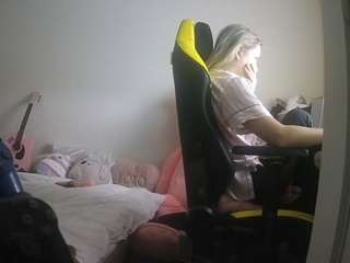 voyeurcam-sexy-little-ana-01