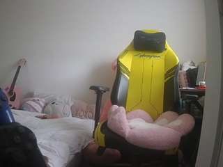 voyeurcam-sexy-little-ana-01