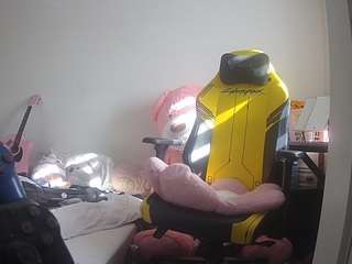 voyeurcam-sexy-little-ana-01