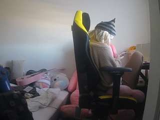 voyeurcam-sexy-little-ana-01