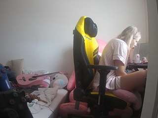 voyeurcam-sexy-little-ana-01