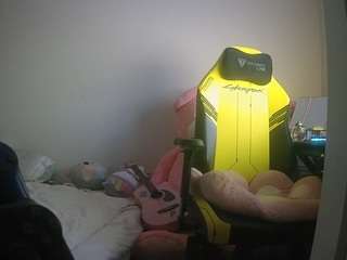 voyeurcam-sexy-little-ana-01