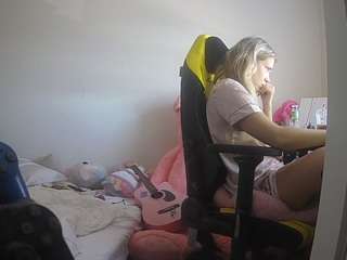 voyeurcam-sexy-little-ana-01