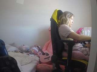 Live stream of voyeurcam-sexy-little-ana-01