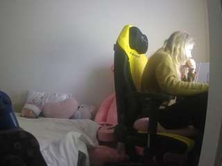 voyeurcam-sexy-little-ana-01