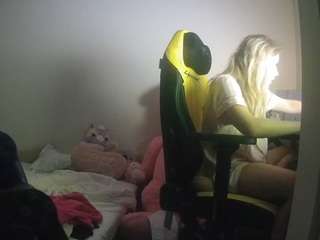 voyeurcam-sexy-little-ana-01