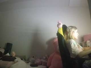 voyeurcam-sexy-little-ana-01