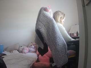 voyeurcam-sexy-little-ana-01