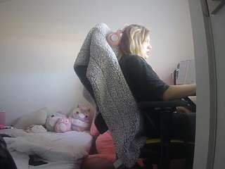 voyeurcam-sexy-little-ana-01