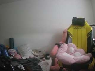 voyeurcam-sexy-little-ana-01