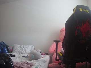 voyeurcam-sexy-little-ana-01