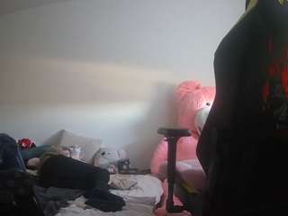voyeurcam-sexy-little-ana-01