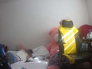 Questo modello è in diretta ora. voyeurcam-sexy-little-ana-01