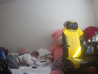Este modelo está ao vivo agora. voyeurcam-sexy-little-ana-01