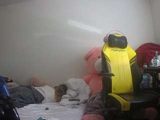 このモデルは現在ライブ中です。 voyeurcam-sexy-little-ana-01