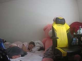 Ця модель зараз онлайн. voyeurcam-sexy-little-ana-01
