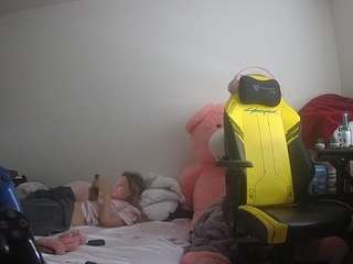 voyeurcam-sexy-little-ana-01