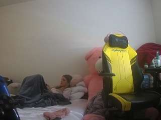 โมเดลนี้กำลังถ่ายทอดสดอยู่. voyeurcam-sexy-little-ana-01