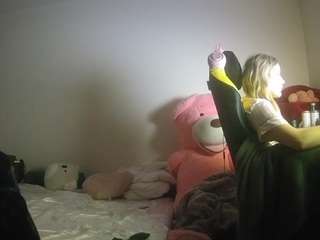 voyeurcam-sexy-little-ana-01
